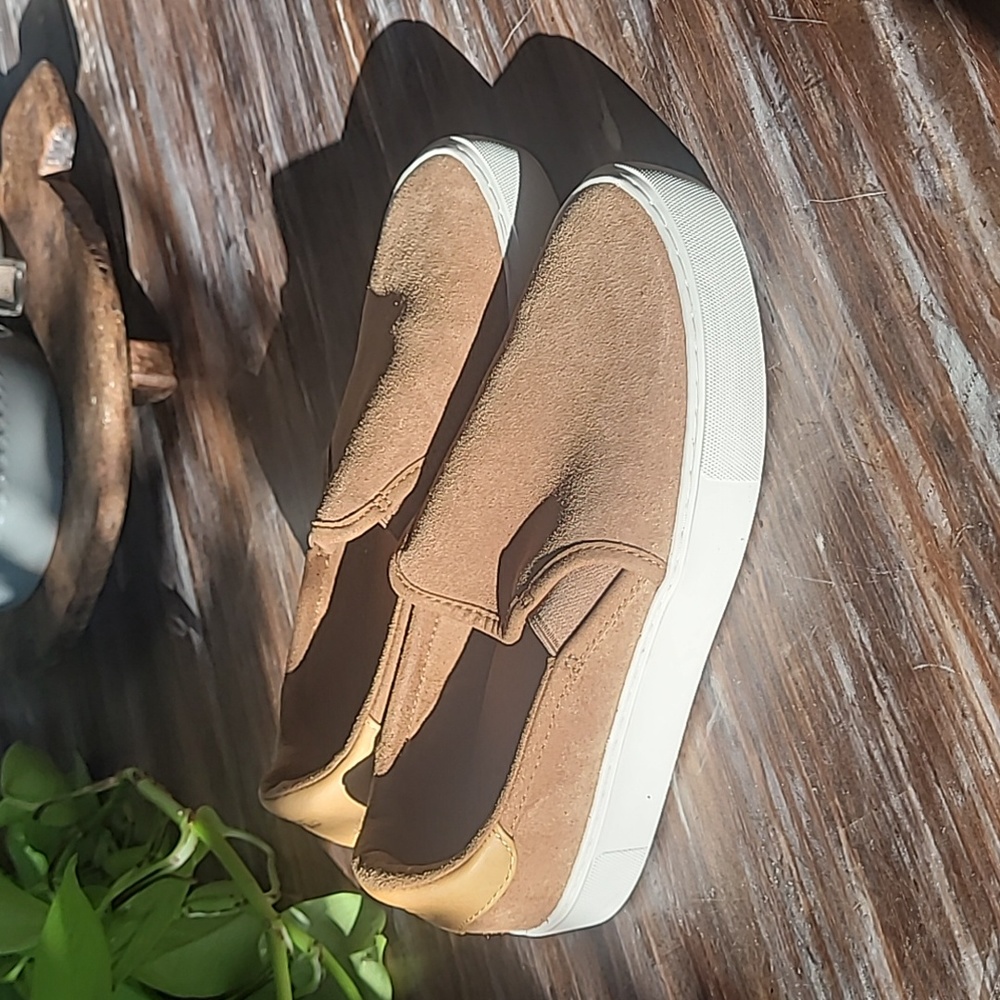 Ugg slip ons in camel sz 7